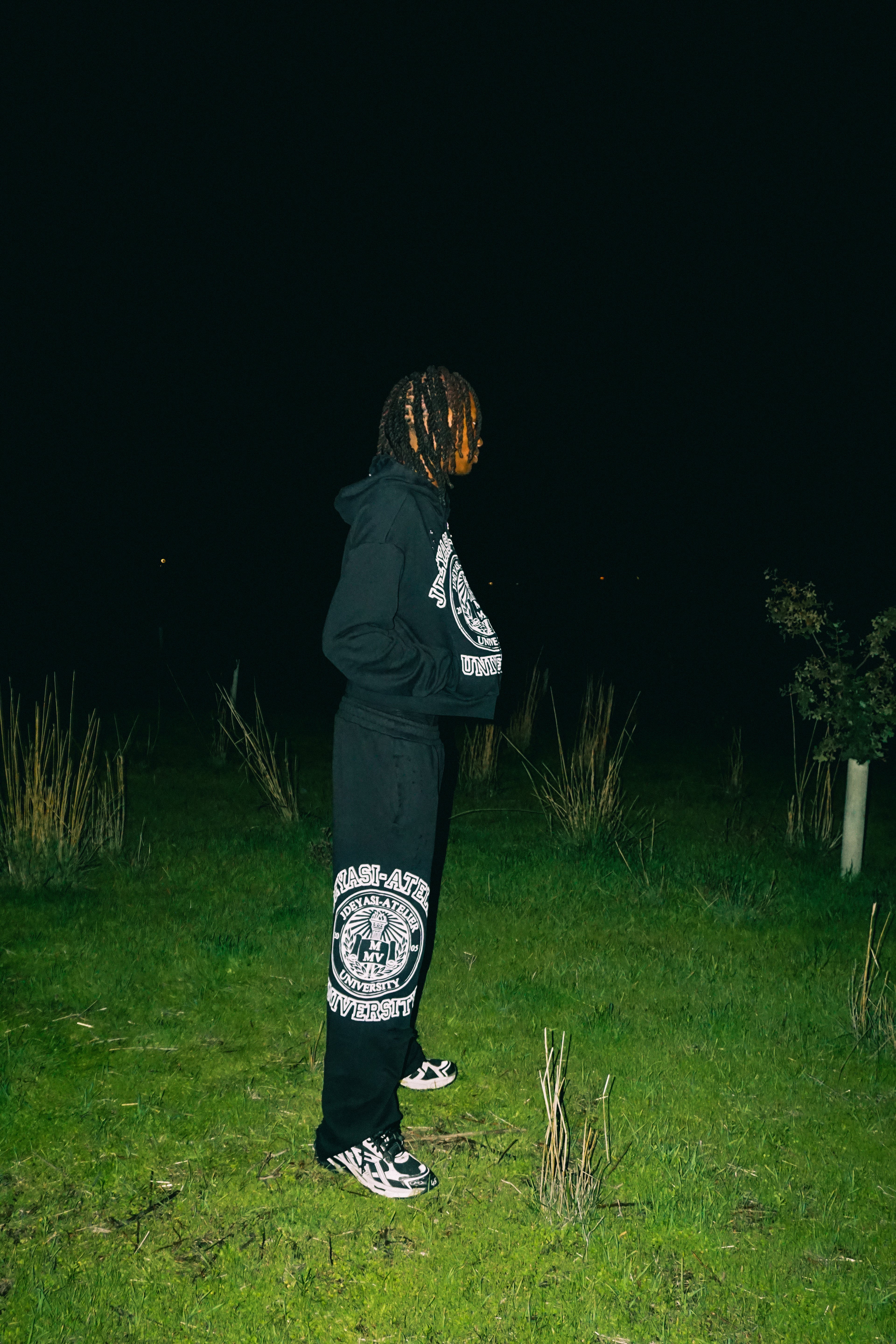 JDEYASI WHITE UNIVERSITY SWEATPANTS